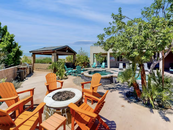 Gorgeous Palm Springs 5 Bedroom Home with Pool & Spa Sleeps 16